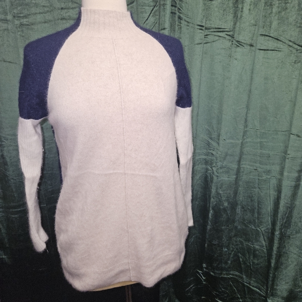 5/$10 🌞 Vineyard Vines Cashmere Colorblock Sweater